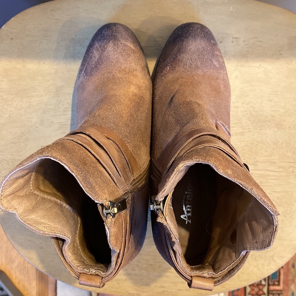 Brown suede Antelope booties w/ straps & buckles - Picture 4 of 6